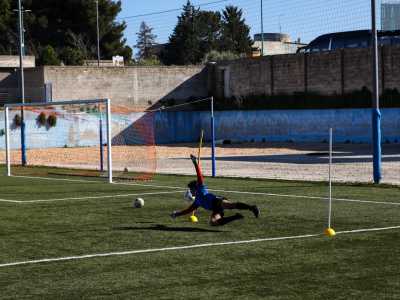 Si fa notare anche il portiere del Bitetto con una serie di plastiche parate, una particolarmente bella con cui riesce a togliere il pallone dall�angolino sinistro